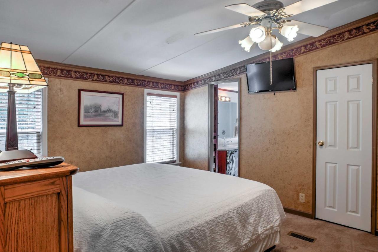Ooltewah Cabin With Grill, Pool Table And Porch! Luaran gambar